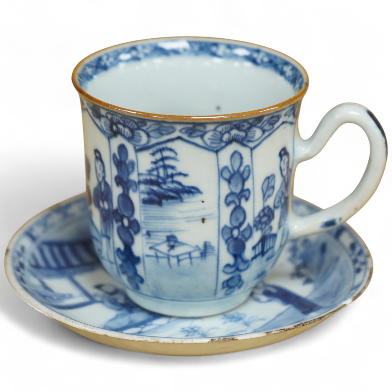A Chinese blue and white cup and saucer, Kangxi, 11.5cm diameter